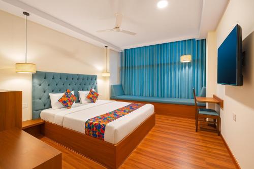 a hotel room with a bed and a desk at Oriva Joven's Central - Brigade Road in Bengaluru
