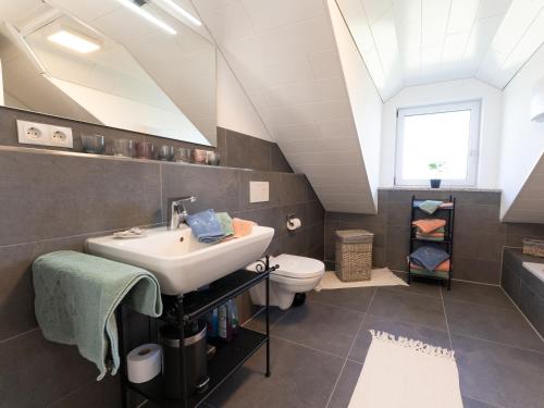 Koupelna v ubytování Ferienwohnung Anemone - 4 Zimmer mit Bergblick & Alpenflair