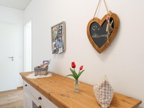 Φωτογραφία από το άλμπουμ του Ferienwohnung Anemone - 4 Zimmer mit Bergblick & Alpenflair σε Germaringen