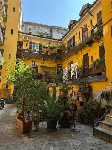 Stylish Navigli Apartment - Comfort & Good Vibes