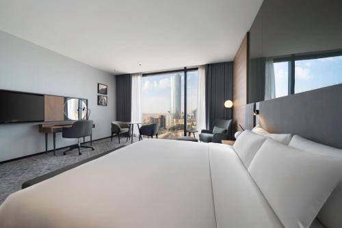 Postel nebo postele na pokoji v ubytování Radisson Blu Hotel, Riyadh Al Sahafa