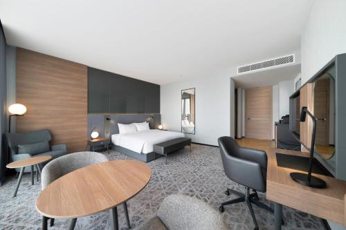 TV a/nebo společenská místnost v ubytování Radisson Blu Hotel, Riyadh Al Sahafa