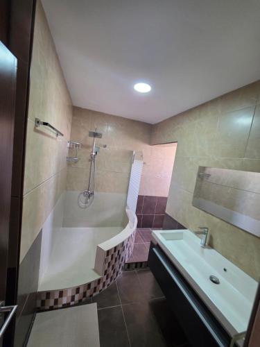 Bany a Town centre suites