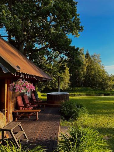 Gallery image of Pertle Cottage Private Sauna & Hot Tub Getaway in Nature in Reinse