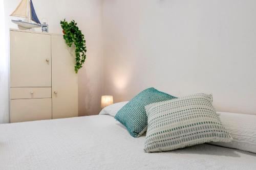a bedroom with a bed with two pillows on it at Villetta I Pitosfori in Palmadula