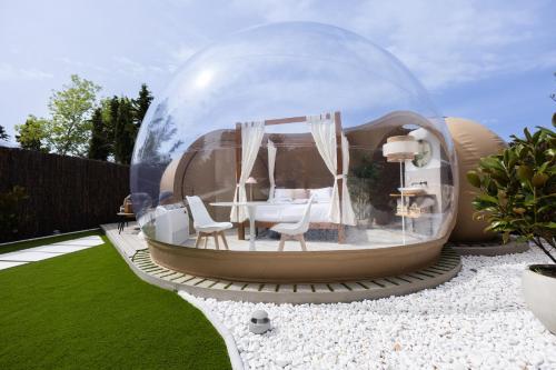 a circular house with a glass dome in a garden at Cazorla Estelar in Cazorla