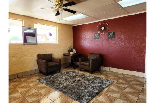 Χώρος καθιστικού στο Executive Inn By OYO Queenville Mena