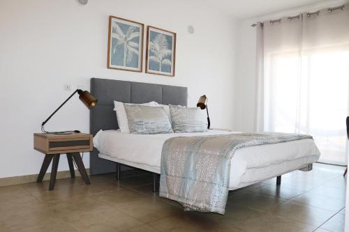 Ένα ή περισσότερα κρεβάτια σε δωμάτιο στο 3-Bedroom Apt Sleeps 6 Pool Gym & Jacuzzi