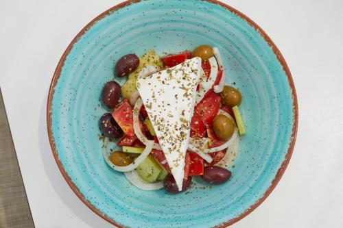 ホテルの敷地内または近くでの食事または食べ物