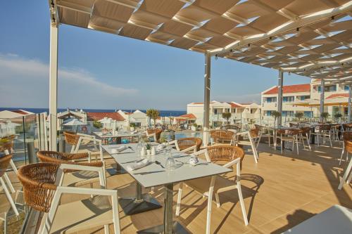 AluaSoul Zakynthos - Adults only - All Inclusiveにあるレストランまたは飲食店