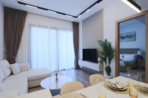 Chic 2BR in Oakley Square Residence, JVC