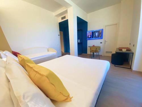 Letto o letti in una camera di PianoB - Breakfast Hotel & Bar