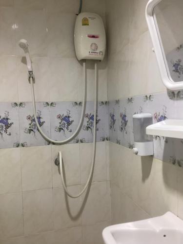 a shower in a bathroom with a sink at ตาลฟ้ารีสอร์ท (Tanfah Resort) in Ban Nong Khang