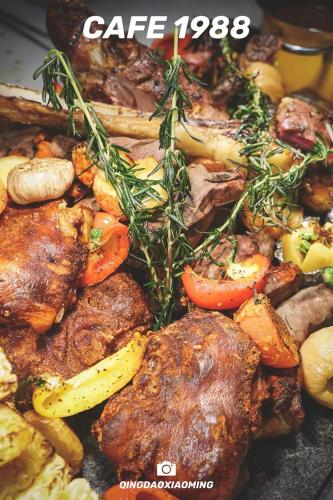 a pile of meat and vegetables on a grill at 青岛海天大酒店 山海相拥典雅奢华 in Qingdao