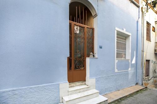 Chleo - Glamorous 2 BR Apt W Balcony in Athens