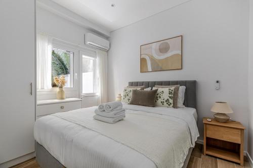 Chleo - Glamorous 2 BR Apt W Balcony in Athens