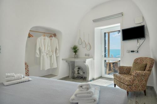 Μια τηλεόραση ή/και κέντρο ψυχαγωγίας στο Santoneta Luxury Private Caves