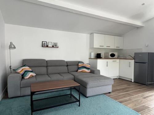 Studio cosy indépendant et détaché dans une villa avec parking gratuit