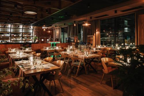 a restaurant with tables and chairs and a bar at Forest Park Resort & SPA in Świeradów-Zdrój