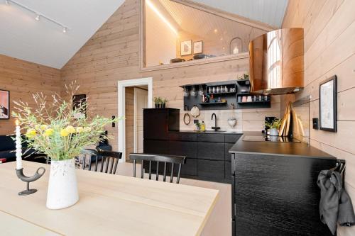 Η κουζίνα ή μικρή κουζίνα στο Idyllic Apartment at Strandafjellet