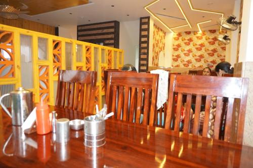 a dining room table with chairs and a wooden table at Hotel The Royal Barbariq in Khātu
