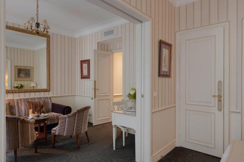 a room with a table and a dining room at Hôtel Napoleon Paris in Paris