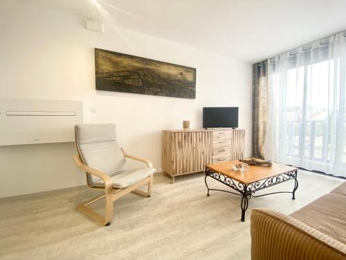 LE BOUCANET - APPARTEMENT CLIMATISÉ ENTIEREMENT RÉNOVÉ POUR 4 PERSONNES AVEC PARKING PRIVATIF