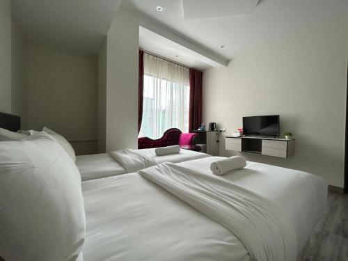 Кровать или кровати в номере Kingston Hotel by Minsu