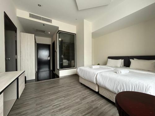 Кровать или кровати в номере Kingston Hotel by Minsu