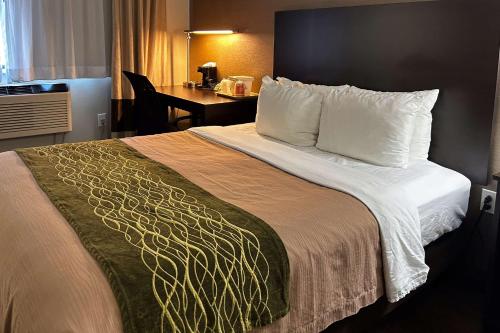 Postel nebo postele na pokoji v ubytování Quality Inn Goodland I-70