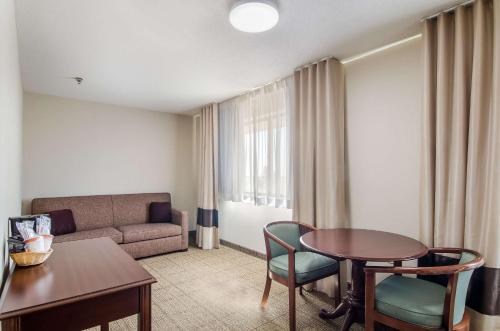 Posezení v ubytování Quality Inn Goodland I-70