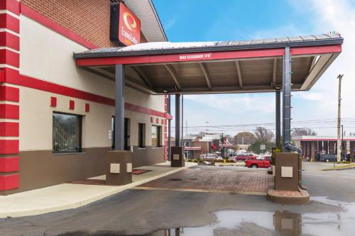 a gas station in front of a building at Econo Lodge Inn & Suites I-35 at Shawnee Mission in Overland Park
