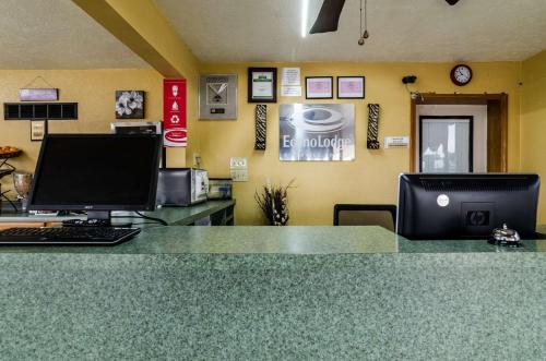 Gallery image of Econo Lodge Winfield in Winfield