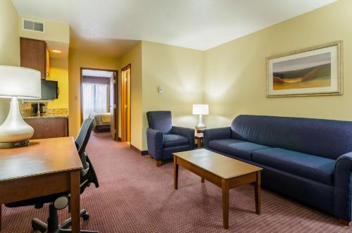Χώρος καθιστικού στο Comfort Inn