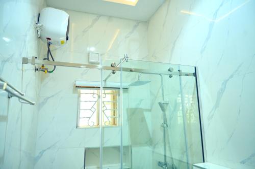Un baño de Fhemfel luxury apartments
