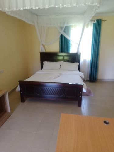 Una cama o camas en una habitación de Southwest Hotel-Kilgoris