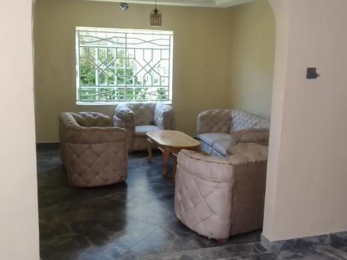 Un lugar para sentarse en Southwest Hotel-Kilgoris