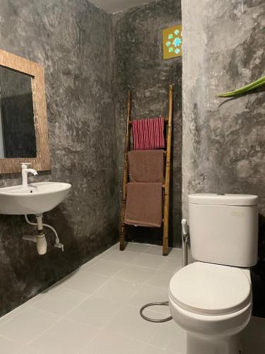 a bathroom with a toilet and a sink at Balla Naila in Gili Trawangan