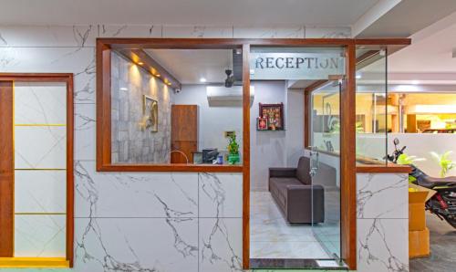 Fuajee või vastuvõtt majutusasutuses Hotel Abhi Suites