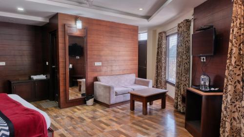 Istumisnurk majutusasutuses Basera Hotel