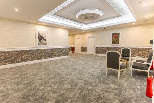 Ein Sitzbereich in der Unterkunft The Best Time Hotel