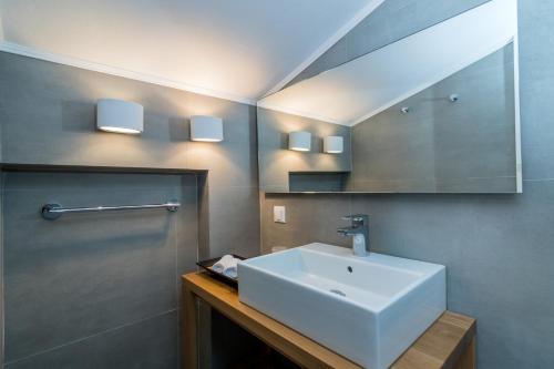 a bathroom with a white sink and a mirror at Villa Naldera in Kommeno