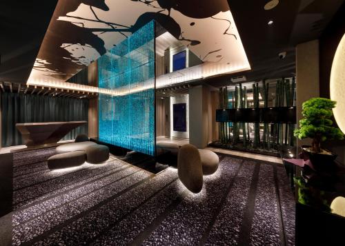 a lobby with a large blue glass wall at HOTEL 翠 sui -TIMELESS GARDEN- in Koshido