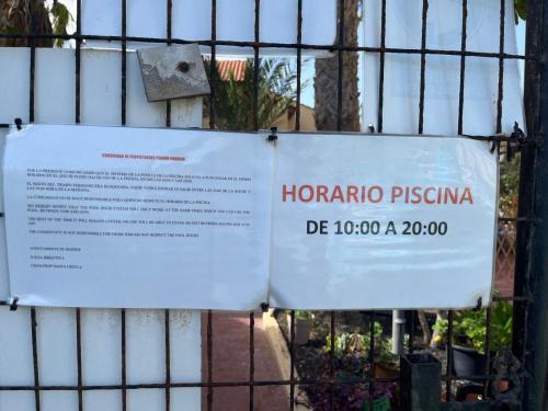 Casa Lindaに飾ってある許可証、賞状、看板またはその他の書類