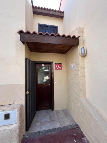 a entrance to a house with a brown door at Casa Linda in Parque Holandes