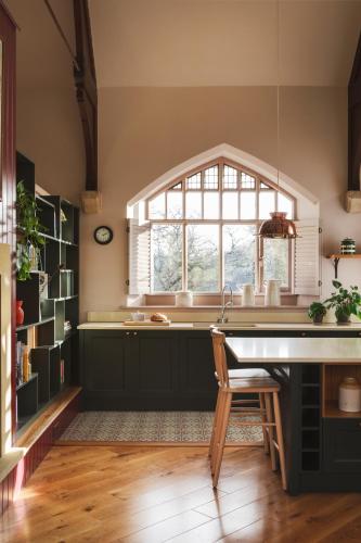 an arched window in a kitchen with a sink at Wesleyan Bolton Abbey Estate in Appletreewick