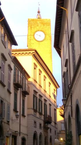 a building with a clock tower on top of it at Appartamenti Urbevetus in Orvieto