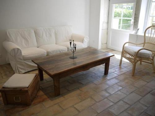 a living room with a couch and a table at La Ferme les Eybrachas in Réauville