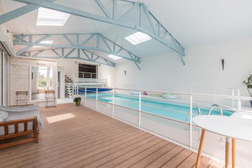 Bazén v ubytovaní Le Zen - Sauna - Piscine intérieure alebo v jeho blízkosti