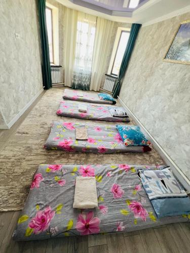 Postel nebo postele na pokoji v ubytování Meimanbek Guesthouse